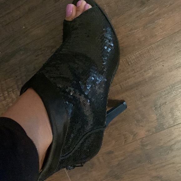 Beautiful sequence black ankle boot - Picture 2 of 4